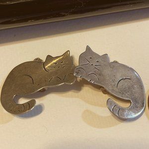 Vintage Native American sterling silver cat clip-on earrings.